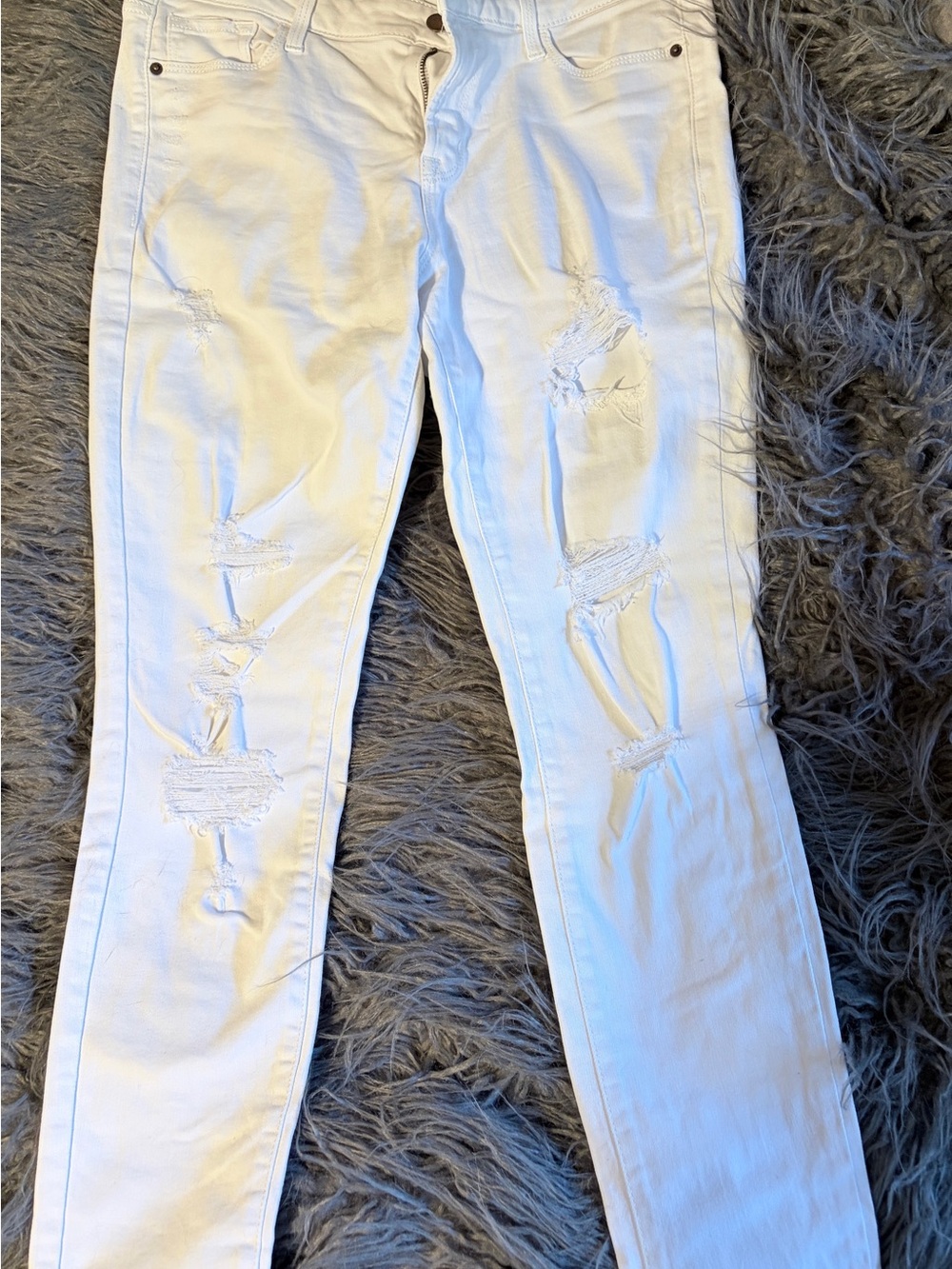 Old Navy White Distressed Women’s Skinny Jeans